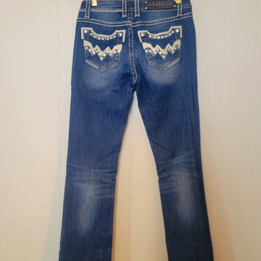 LA idol Jeans